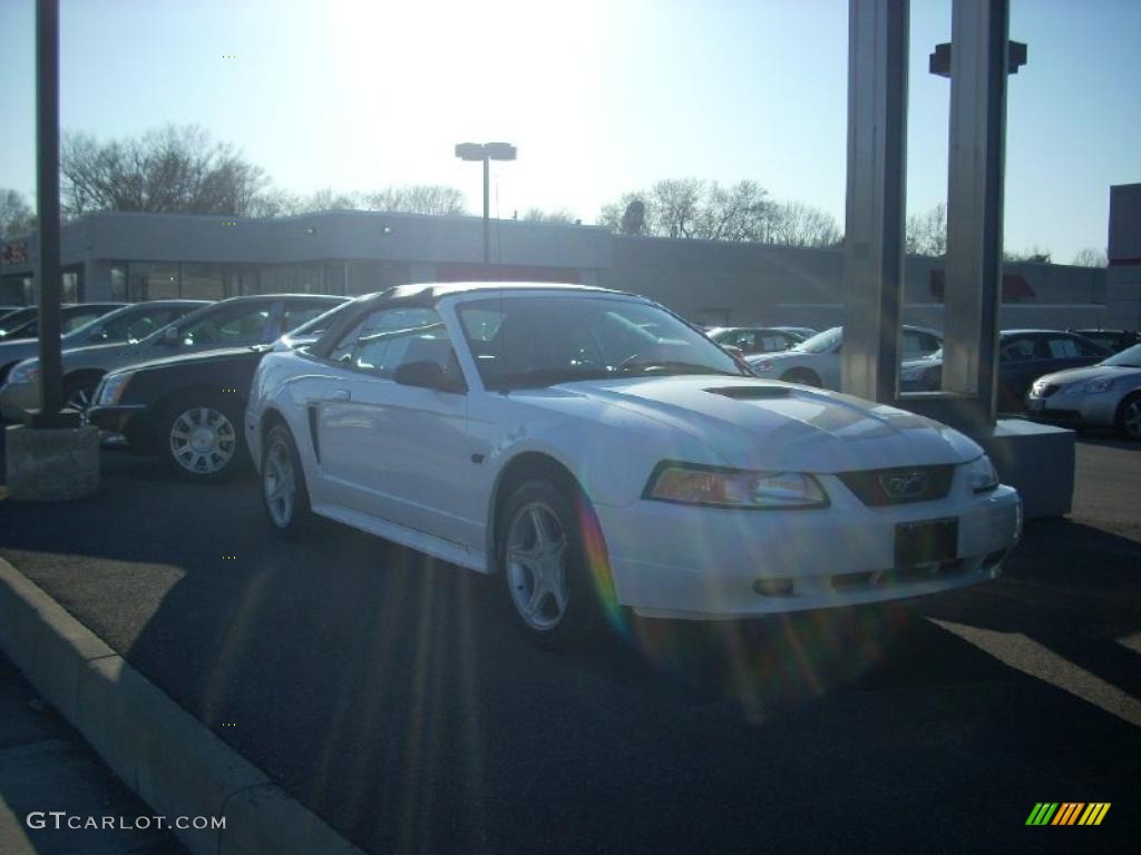 2000 Mustang GT Convertible - Crystal White / Dark Charcoal photo #1