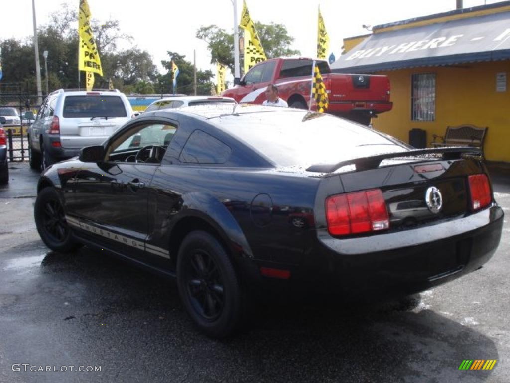 2006 Mustang V6 Premium Coupe - Black / Light Parchment photo #4
