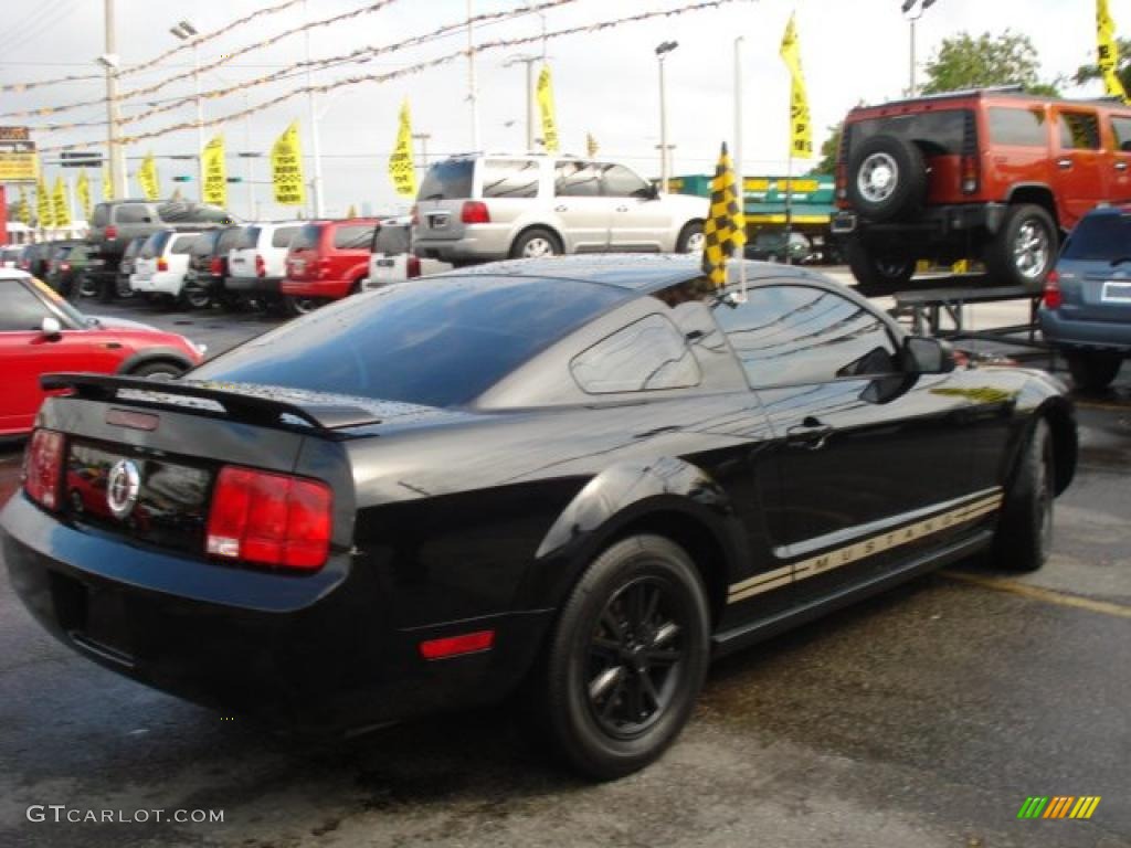 2006 Mustang V6 Premium Coupe - Black / Light Parchment photo #6