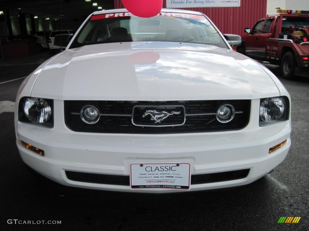 2006 Mustang V6 Premium Coupe - Performance White / Light Parchment photo #5