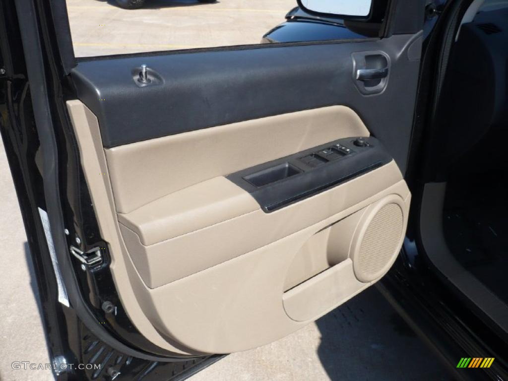 2009 Jeep Compass Limited 4x4 Light Pebble Beige McKinley Leather Door Panel Photo #27268828