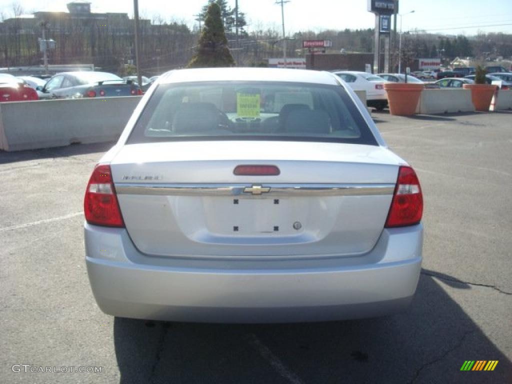 2005 Malibu Sedan - Galaxy Silver Metallic / Gray photo #4