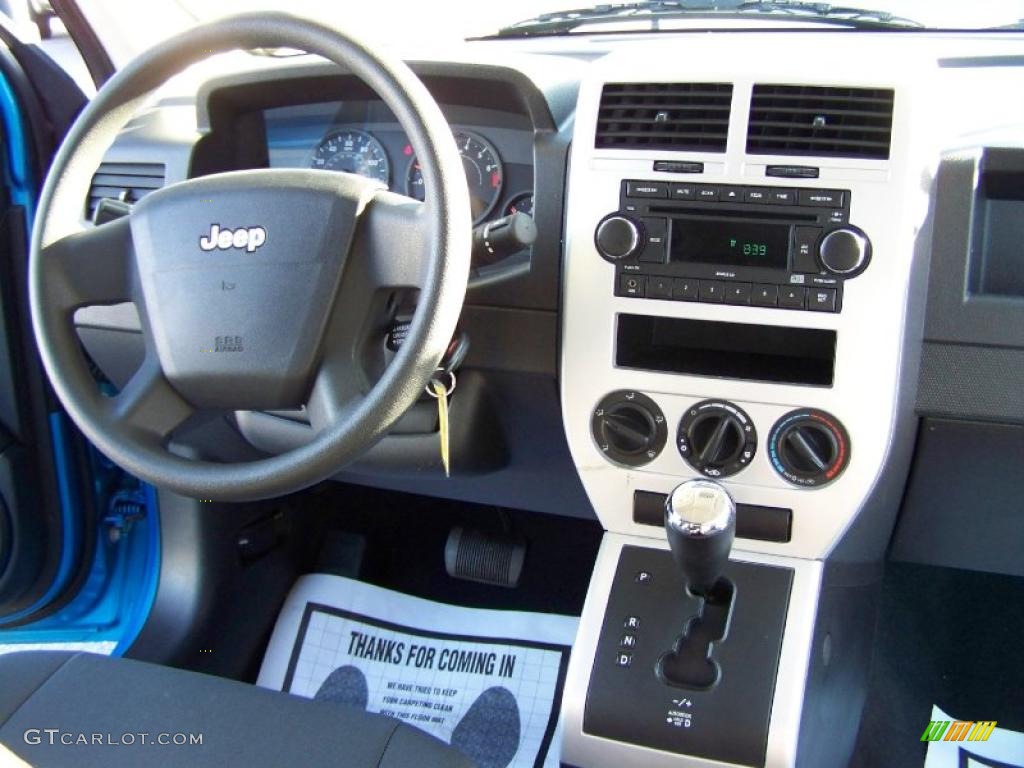 2008 Patriot Sport 4x4 - Surf Blue Pearl / Dark Slate Gray photo #15