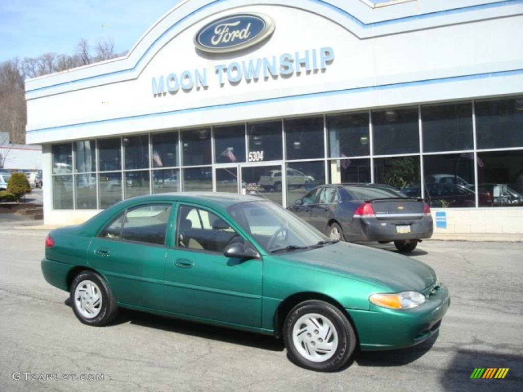 2002 Escort SE Sedan - Grabber Green Metallic / Medium Prairie Tan photo #1