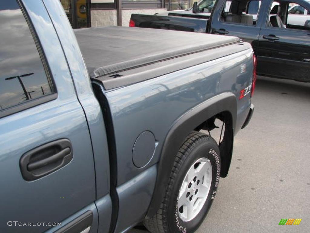 2006 Silverado 1500 Z71 Crew Cab 4x4 - Blue Granite Metallic / Medium Gray photo #13