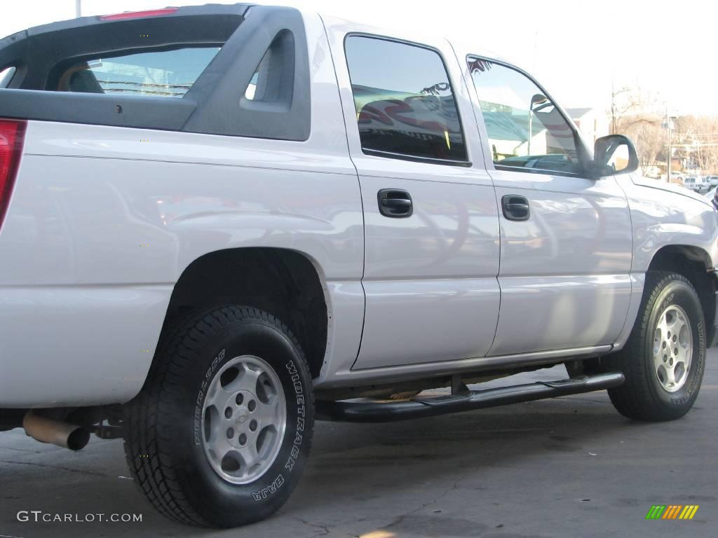 2004 Avalanche 1500 - Summit White / Dark Charcoal photo #8