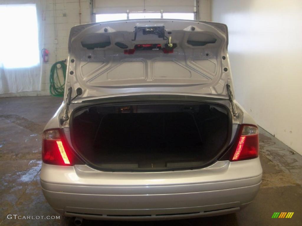 2005 Focus ZX4 S Sedan - Liquid Grey Metallic / Dark Flint/Light Flint photo #15