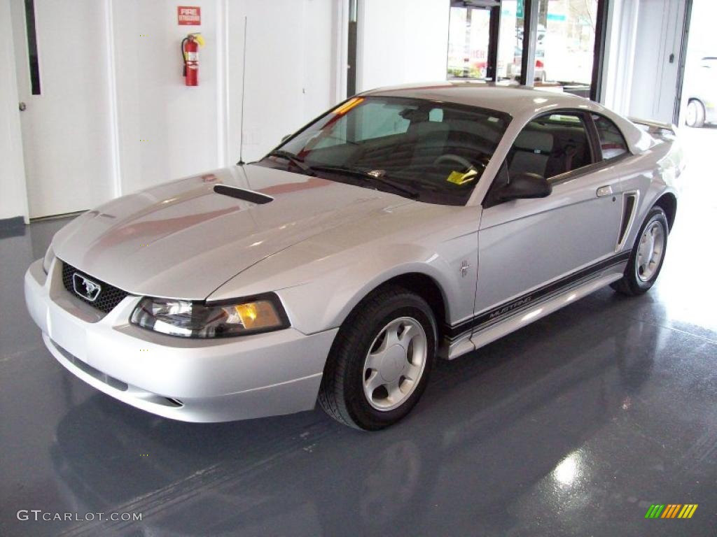 2001 Mustang V6 Coupe - Silver Metallic / Medium Graphite photo #3