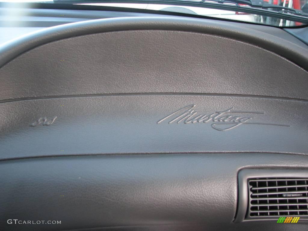 2004 Mustang V6 Convertible - Oxford White / Dark Charcoal photo #22