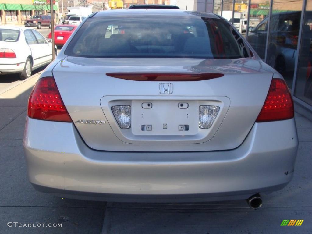 2006 Accord Value Package Sedan - Alabaster Silver Metallic / Gray photo #5