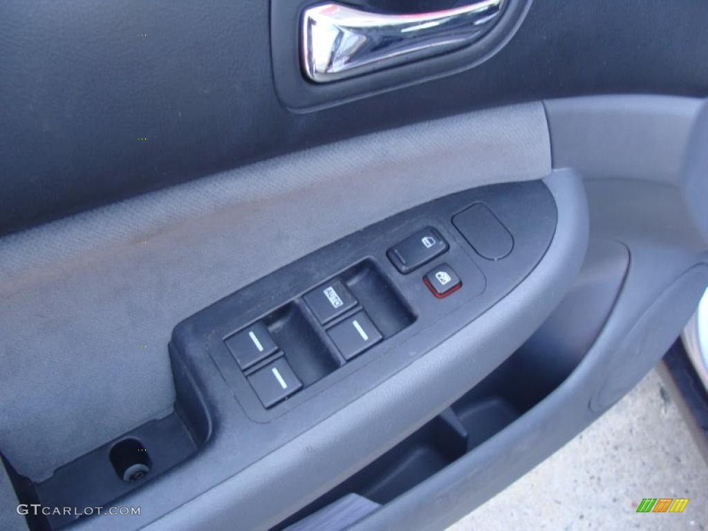 2006 Accord Value Package Sedan - Alabaster Silver Metallic / Gray photo #10