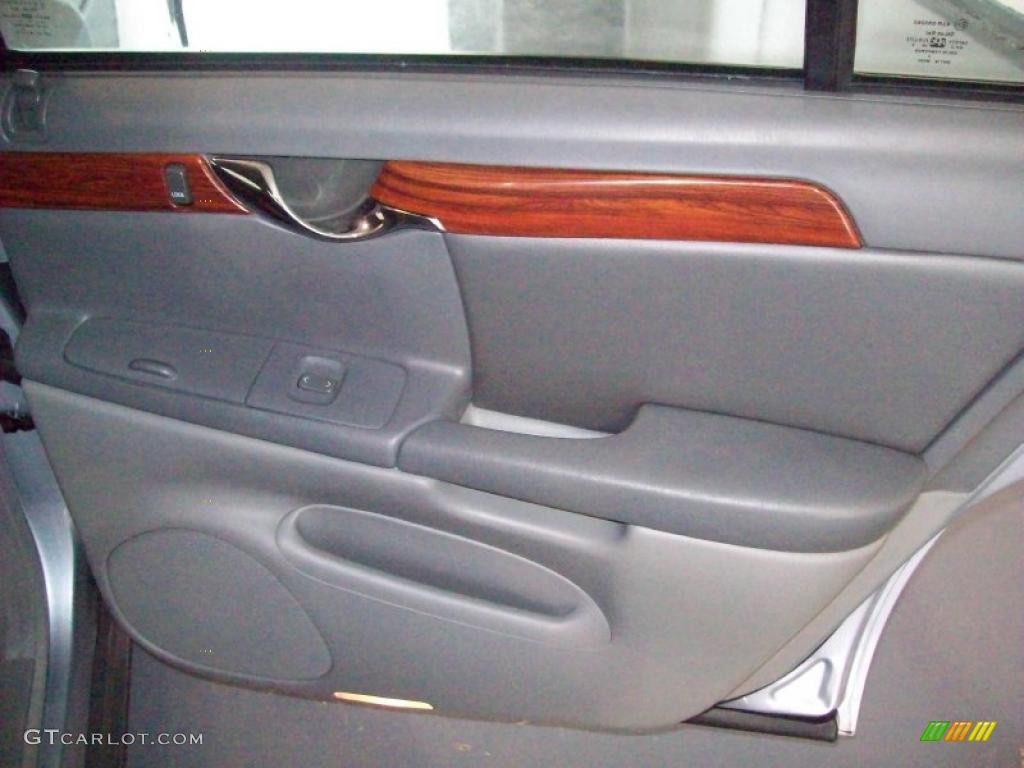 2004 DeVille Sedan - Light Platinum / Shale photo #22