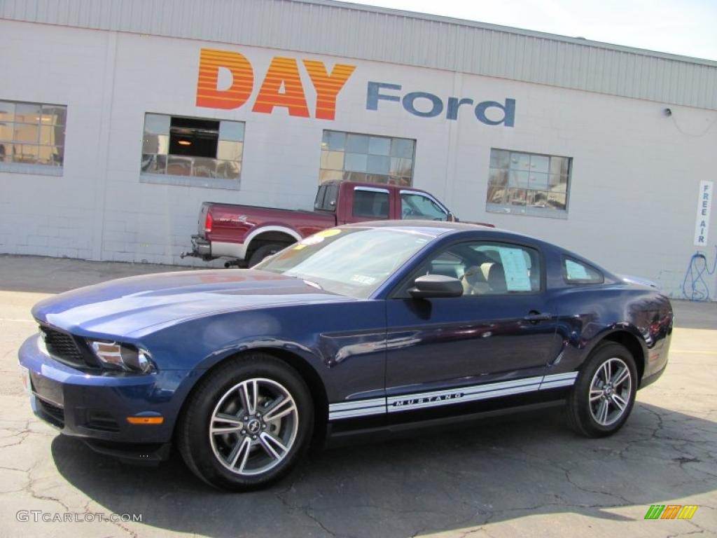 Kona Blue Metallic Ford Mustang