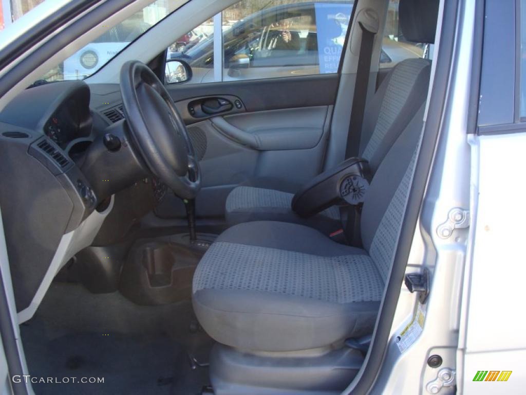 2003 Focus SE 2.3 Sedan - CD Silver Metallic / Medium Graphite photo #11