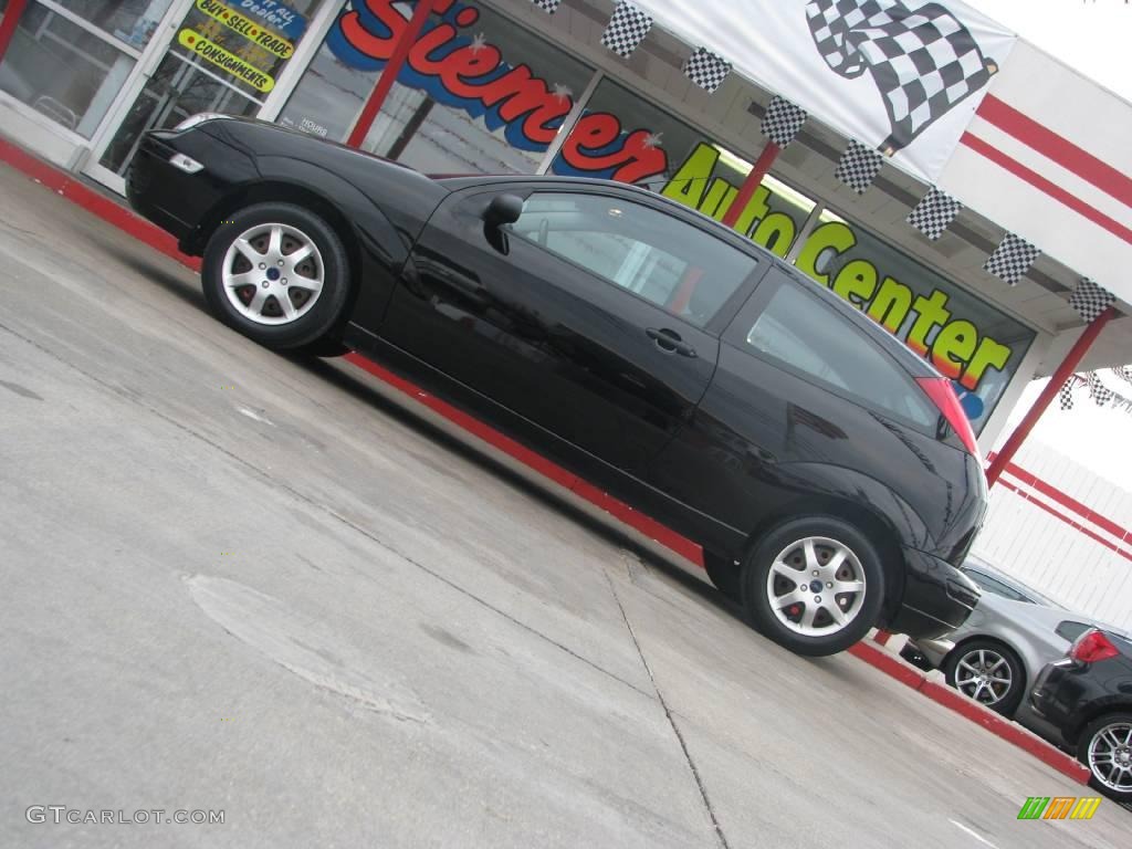 2005 Focus ZX3 SE Coupe - Pitch Black / Dark Flint/Light Flint photo #2