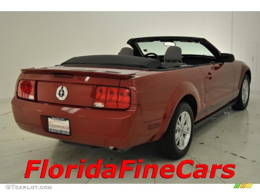 2008 Mustang V6 Deluxe Convertible - Dark Candy Apple Red / Light Graphite photo #2