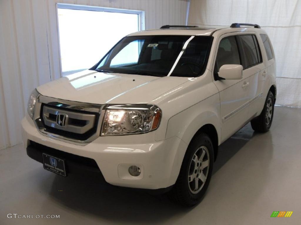 Taffeta White Honda Pilot