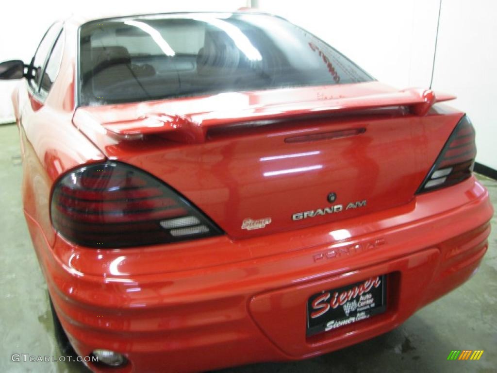 2001 Grand Am SE Coupe - Bright Red / Dark Pewter photo #18