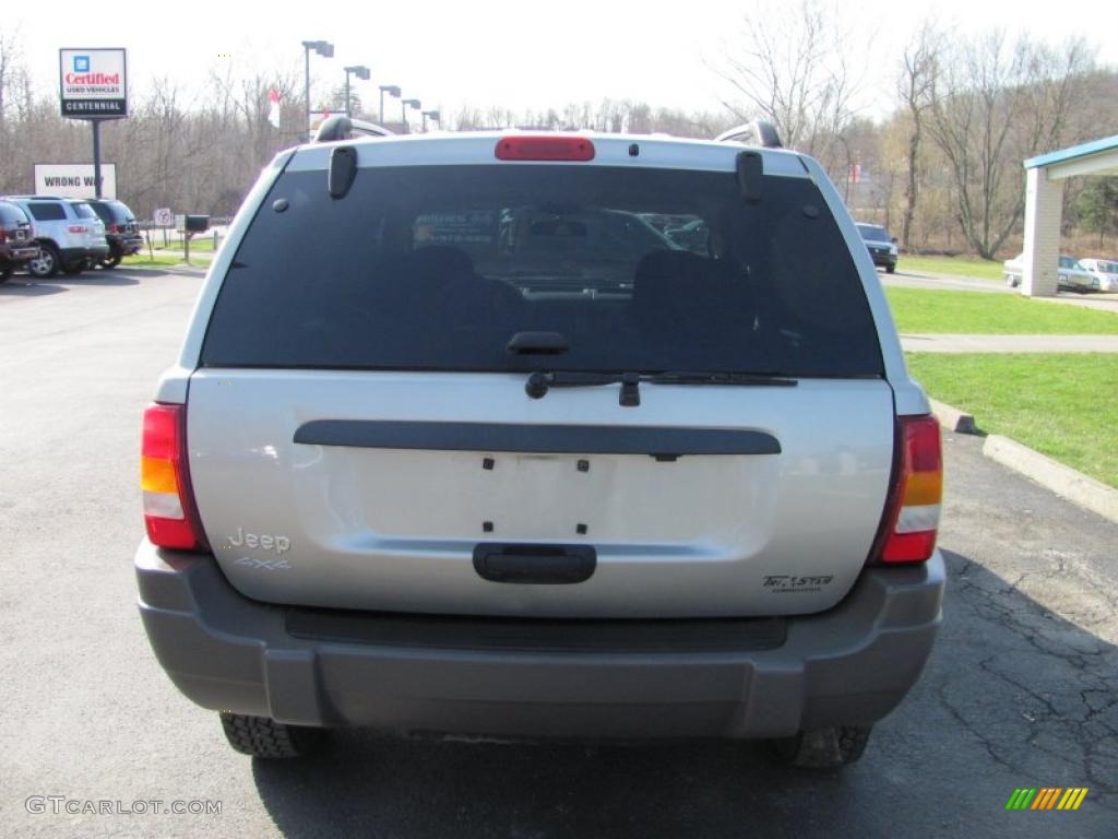 2004 Grand Cherokee Laredo 4x4 - Light Pewter Metallic / Dark Slate Gray photo #3