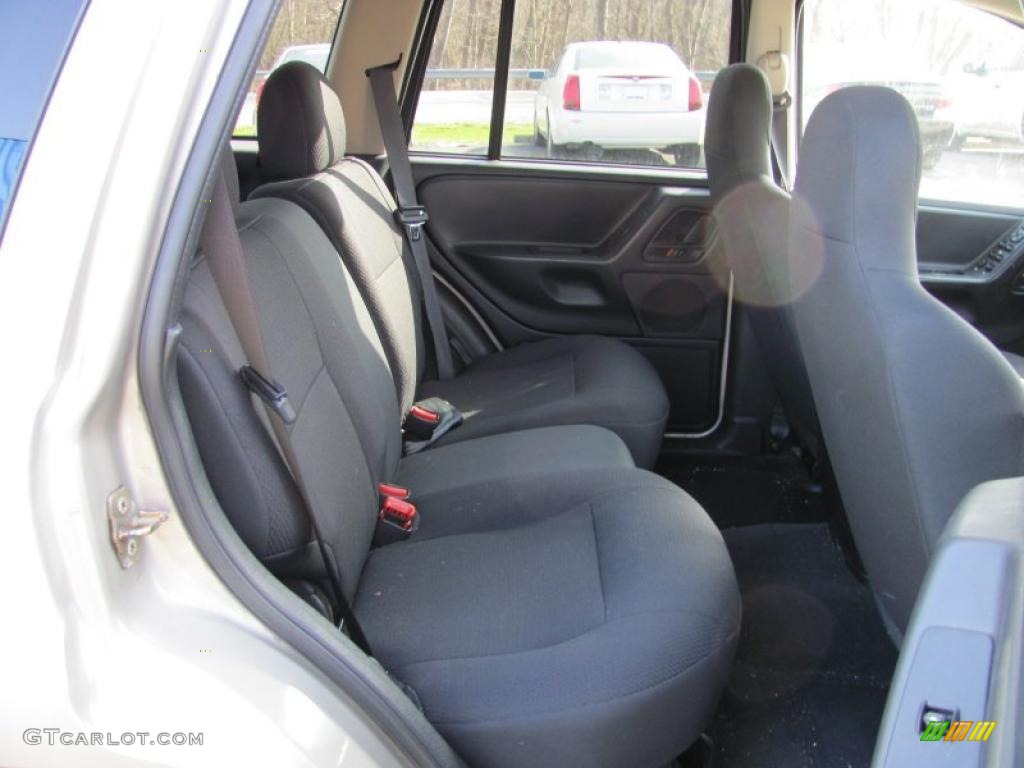 2004 Grand Cherokee Laredo 4x4 - Light Pewter Metallic / Dark Slate Gray photo #8