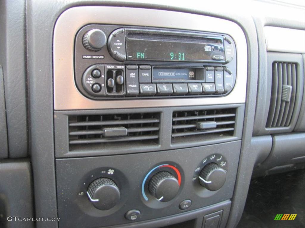 2004 Grand Cherokee Laredo 4x4 - Light Pewter Metallic / Dark Slate Gray photo #12