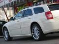 2005 Cool Vanilla White Dodge Magnum SE  photo #3