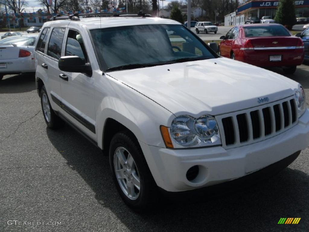 2006 Grand Cherokee Laredo - Stone White / Medium Slate Gray photo #5