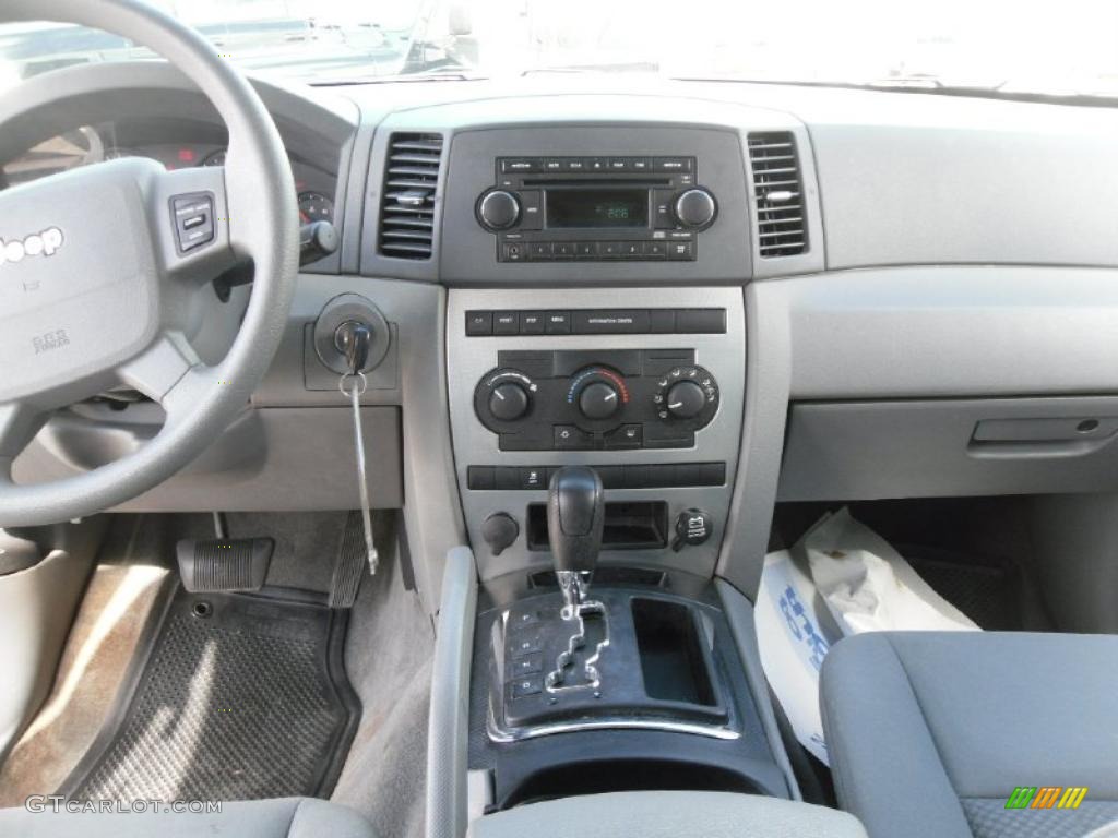 2006 Grand Cherokee Laredo - Stone White / Medium Slate Gray photo #25