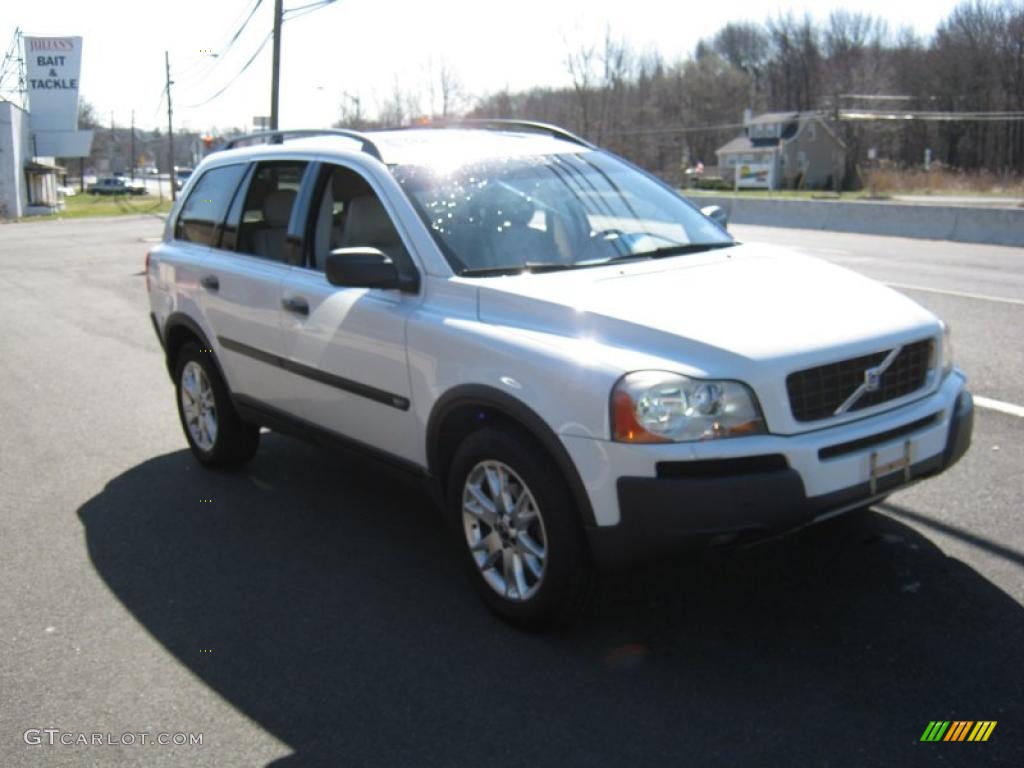 2005 XC90 T6 AWD - Ice White / Taupe/Light Taupe photo #2