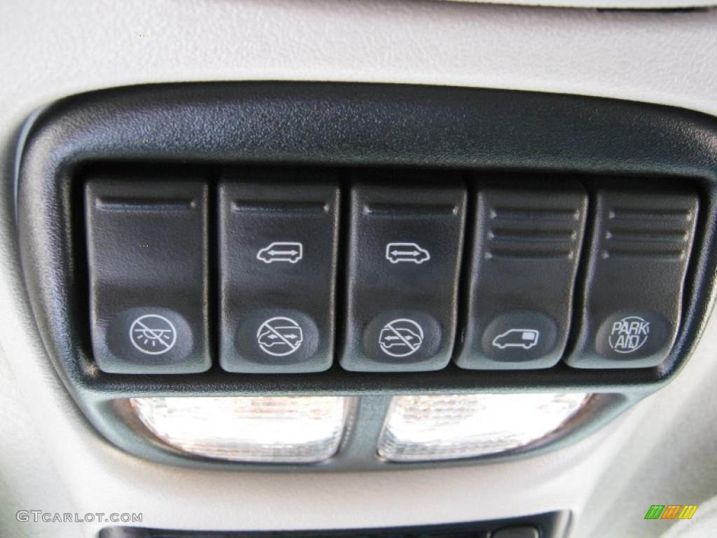 2003 Venture LT - Black / Medium Gray photo #13