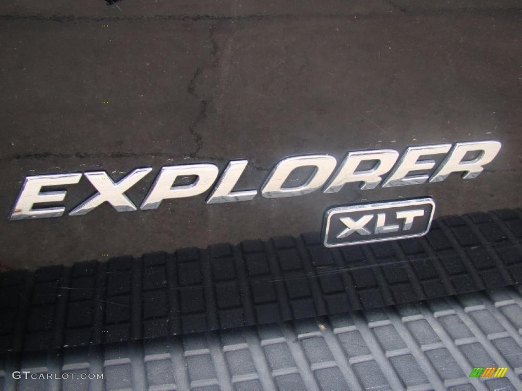 2004 Explorer XLT 4x4 - Black / Graphite photo #40
