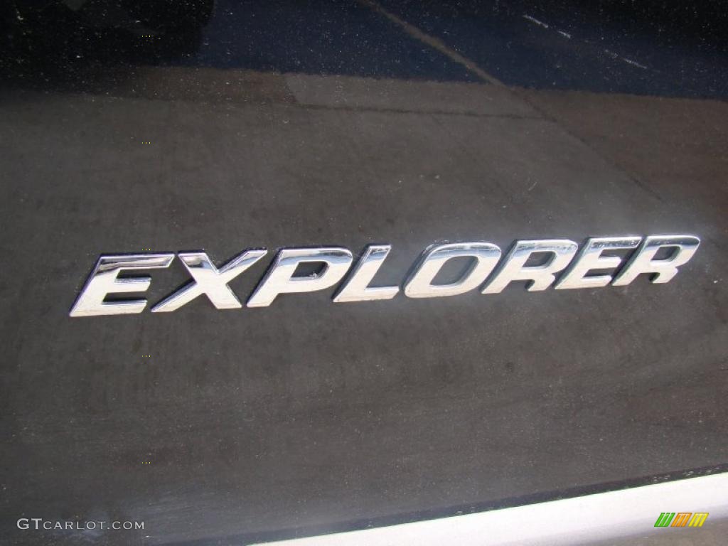 2004 Explorer XLT 4x4 - Black / Graphite photo #43