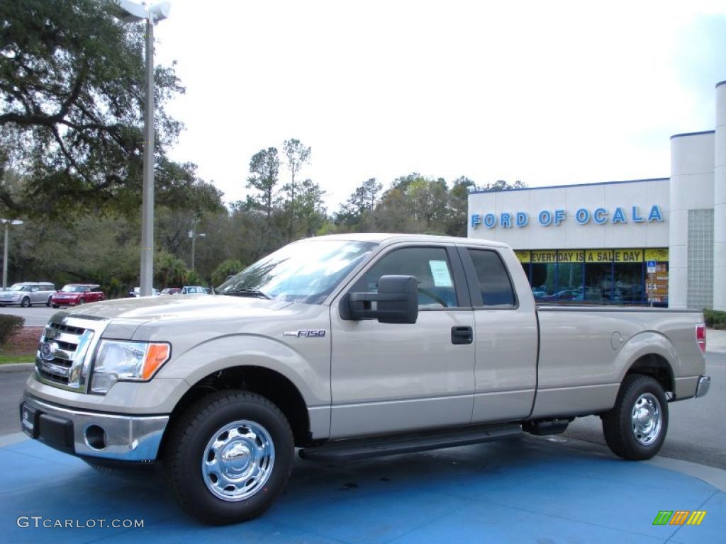 2010 F150 XLT SuperCab - Pueblo Gold Metallic / Tan photo #1