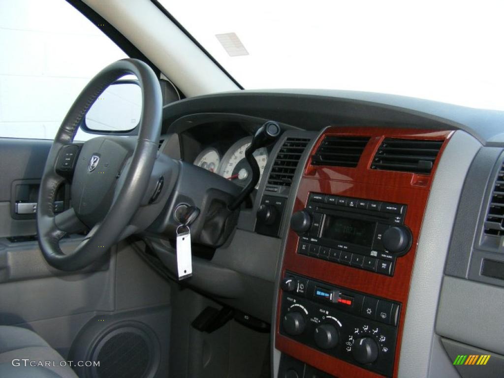 2006 Durango SLT 4x4 - Bright White / Dark Slate Gray/Light Slate Gray photo #20