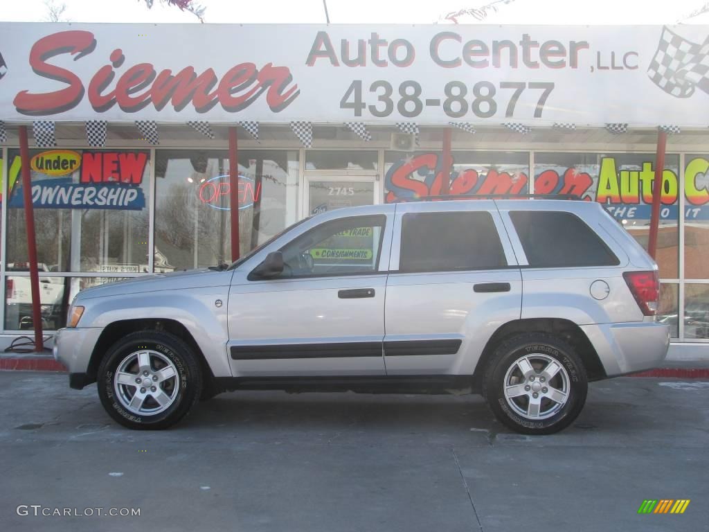 2005 Grand Cherokee Laredo 4x4 - Bright Silver Metallic / Medium Slate Gray photo #1