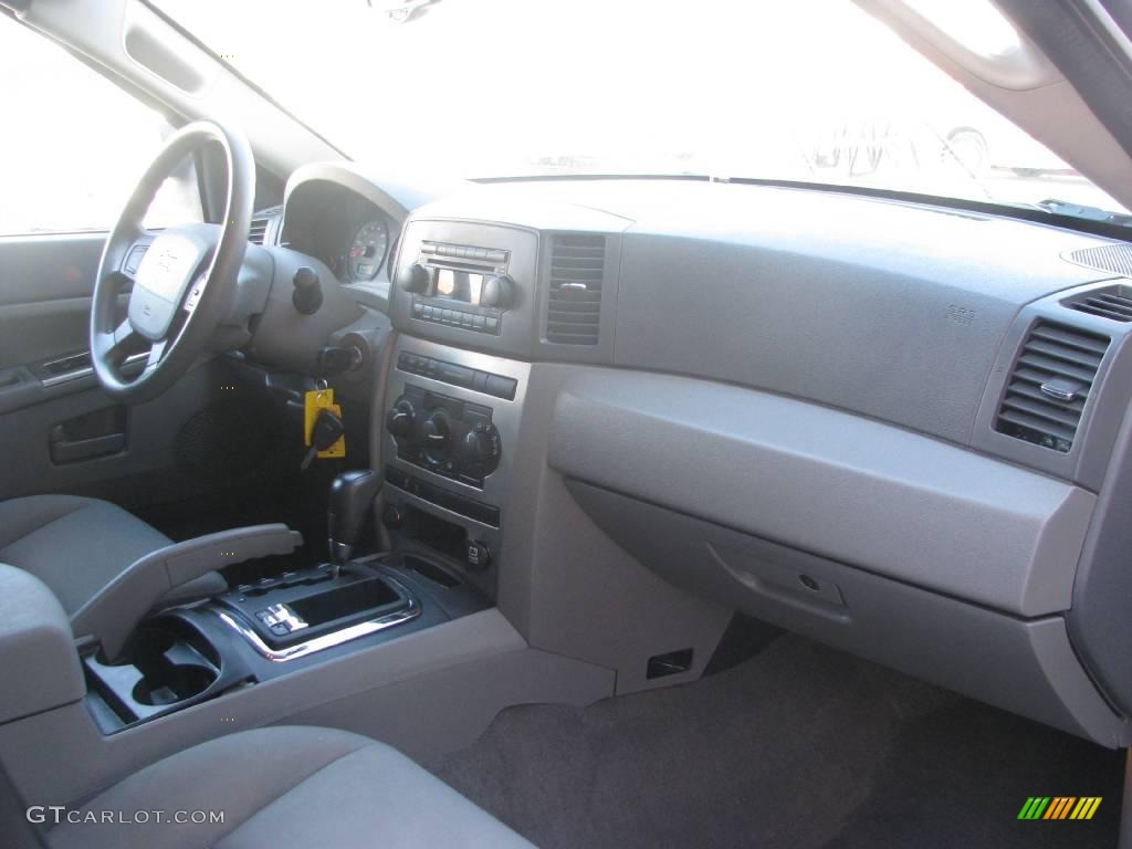 2005 Grand Cherokee Laredo 4x4 - Bright Silver Metallic / Medium Slate Gray photo #31