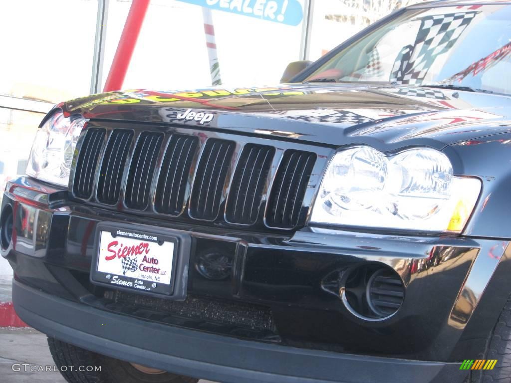 2006 Grand Cherokee Laredo 4x4 - Black / Medium Slate Gray photo #23