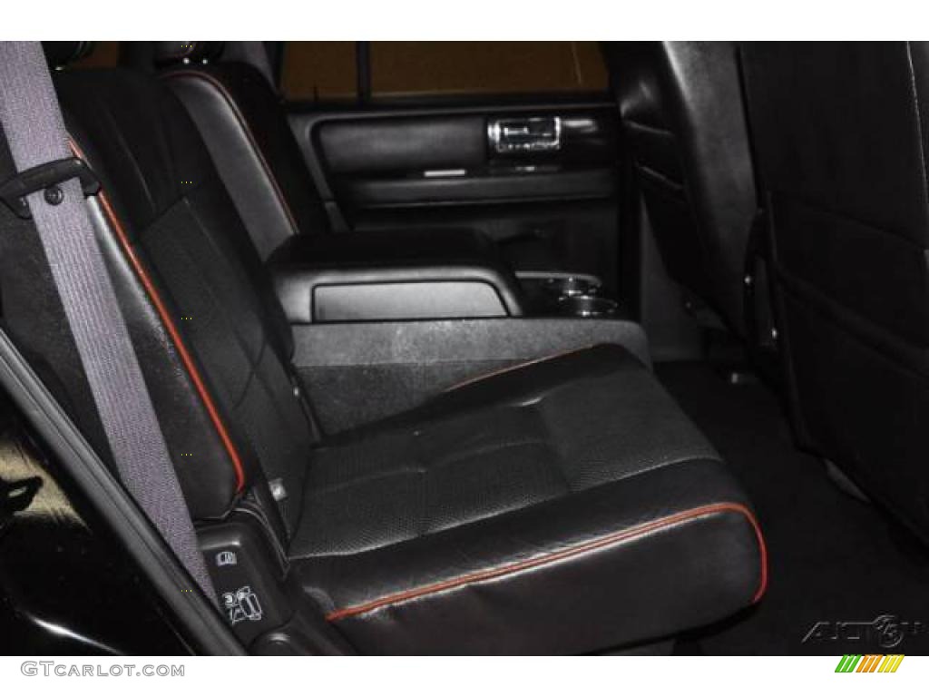 2007 Navigator Ultimate 4x4 - Black / Charcoal photo #19