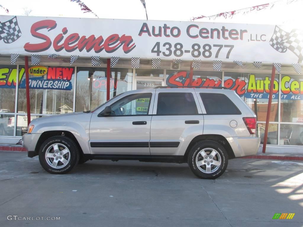 2006 Grand Cherokee Laredo 4x4 - Light Graystone Pearl / Khaki photo #1