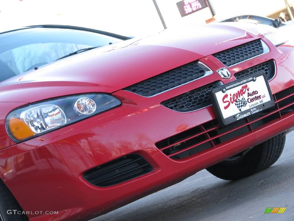 2004 Stratus SXT Coupe - Indy Red / Black photo #17