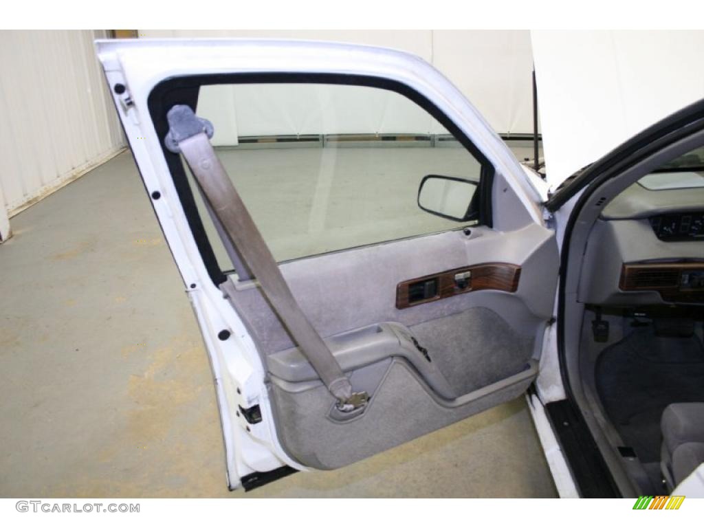 1993 Lumina Sedan - Bright White / Gray photo #26
