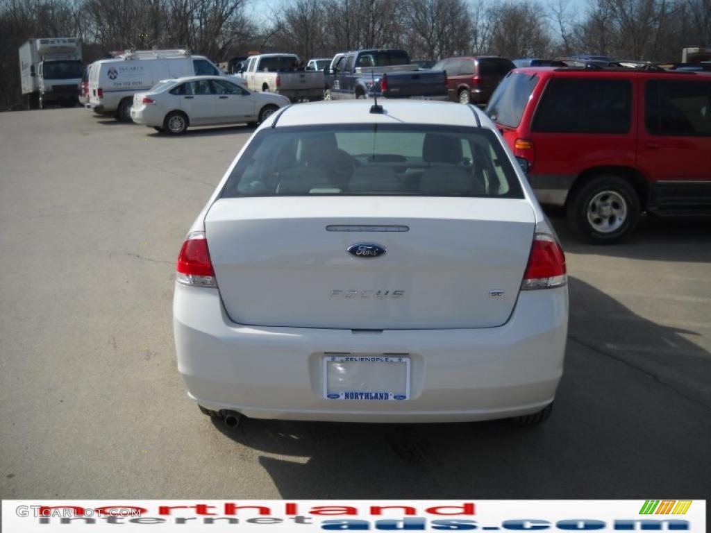 2010 Focus SE Sedan - White Suede / Medium Stone photo #7