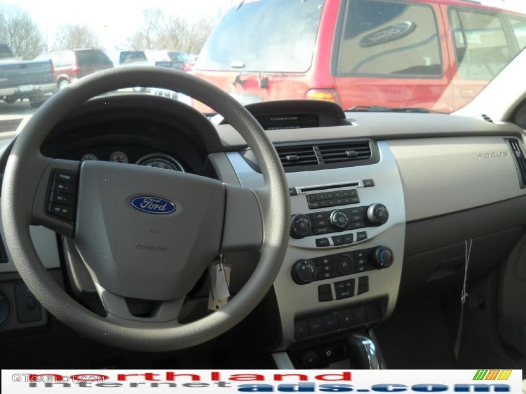 2010 Focus SE Sedan - White Suede / Medium Stone photo #14