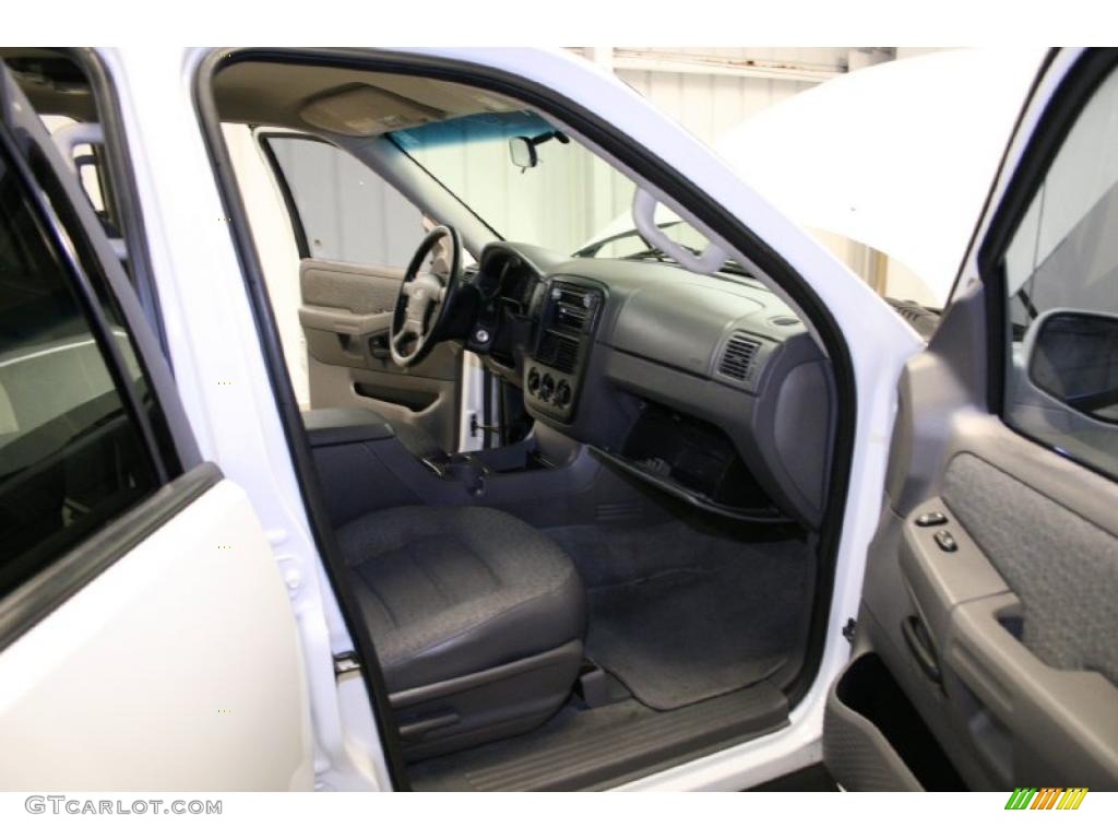 2002 Explorer XLS 4x4 - Oxford White / Graphite photo #9