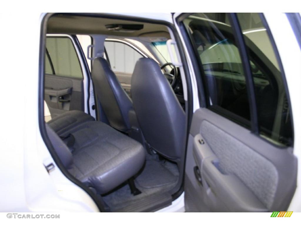 2002 Explorer XLS 4x4 - Oxford White / Graphite photo #10