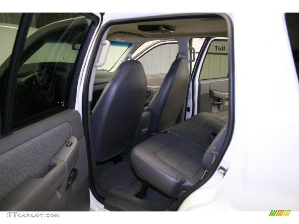 2002 Explorer XLS 4x4 - Oxford White / Graphite photo #13