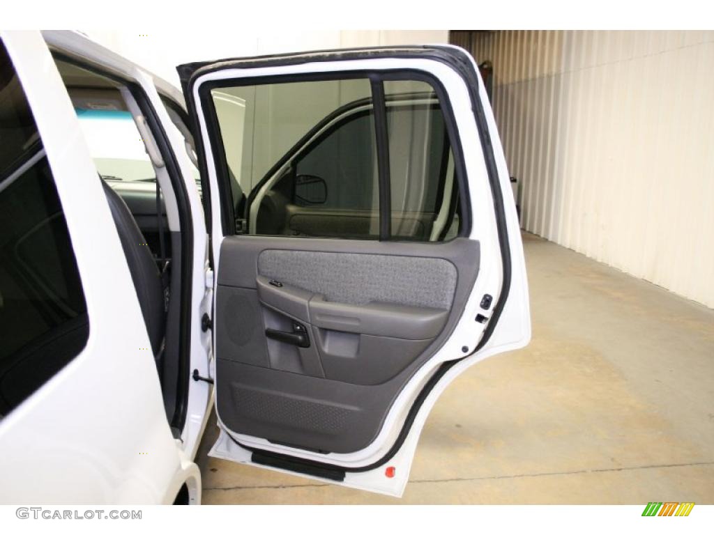 2002 Explorer XLS 4x4 - Oxford White / Graphite photo #22
