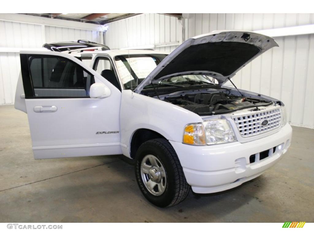 2002 Explorer XLS 4x4 - Oxford White / Graphite photo #46