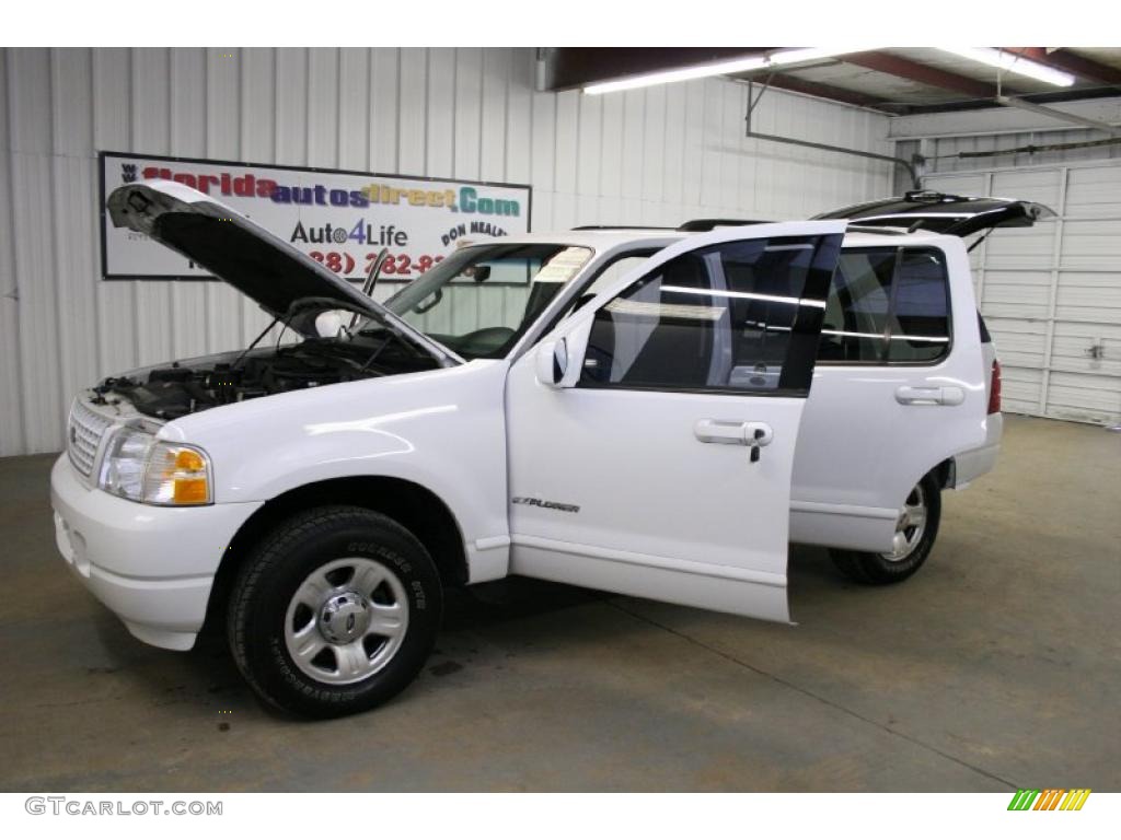 2002 Explorer XLS 4x4 - Oxford White / Graphite photo #47