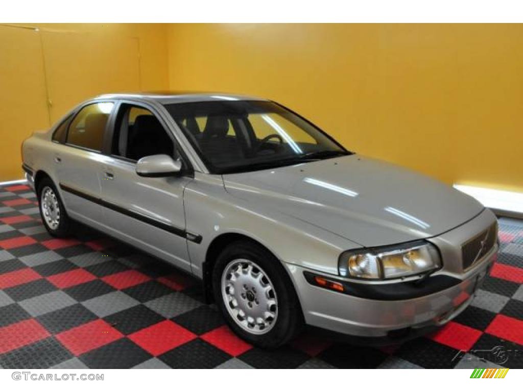 Silver Metallic Volvo S80